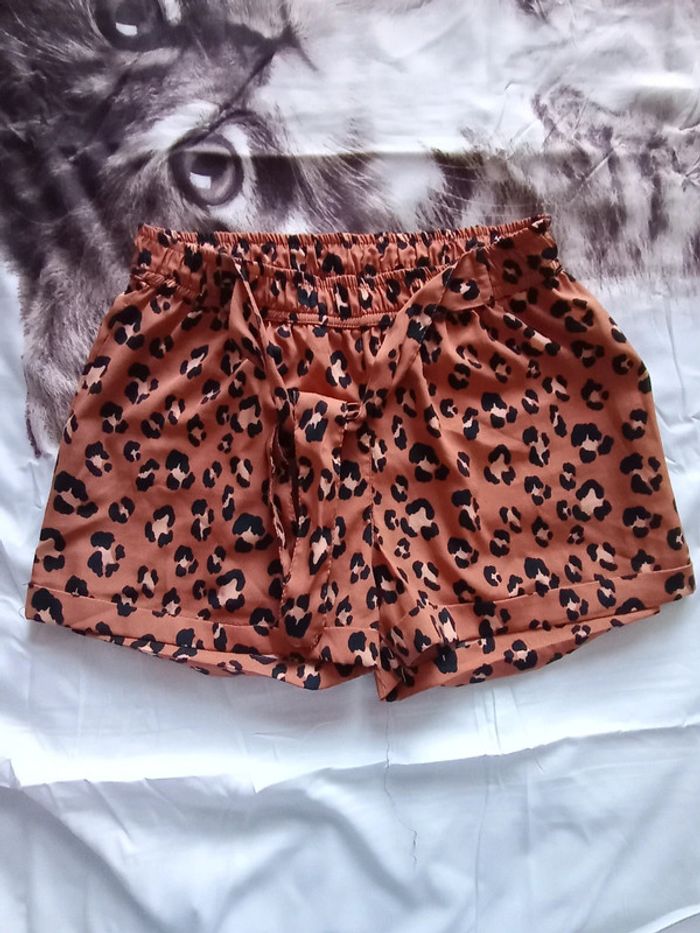 Short fluide taille 14 ans