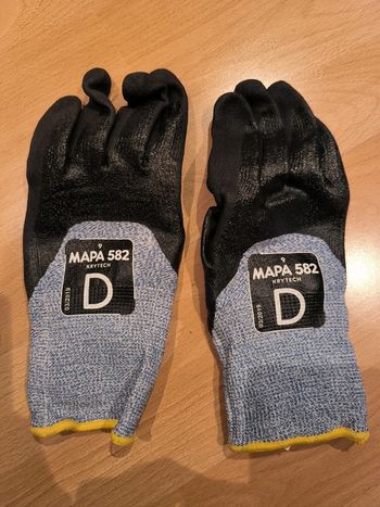 Gants de travail ou de jardinage neufs