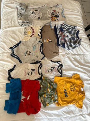 Lot vêtements bébé garçon 6 mois – Disney (Mickey, Roi Lion)