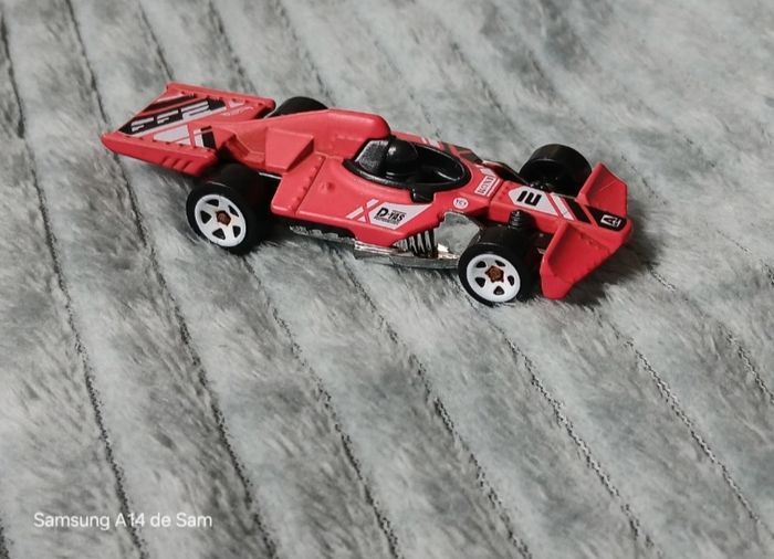 Voiture DHN88 hotwheels