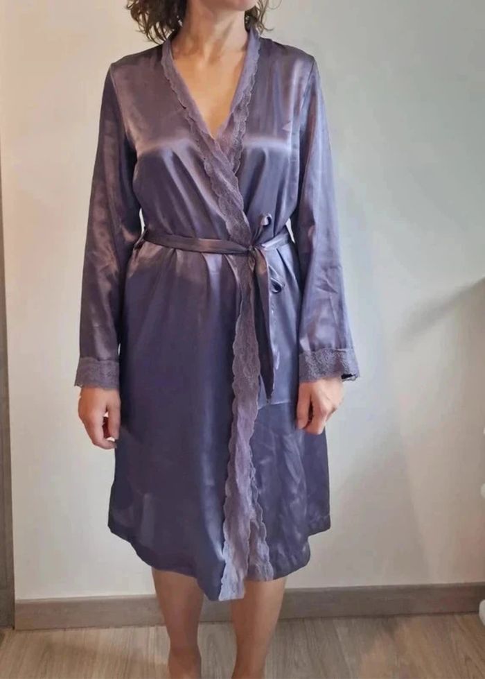 Robe de nuit violette - photo numéro 2
