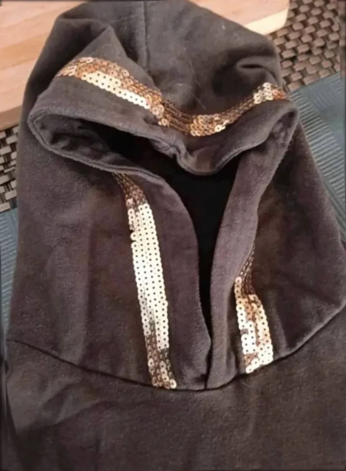 Sweat capuche  10  ans bon  état - photo numéro 5