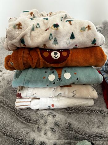 9 Pyjamas  3 mois