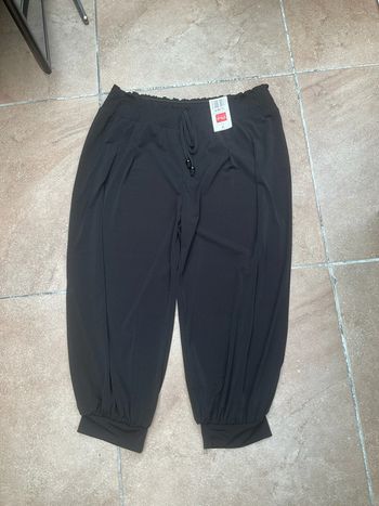 Sarouel court noir neuf T3 (n°64)