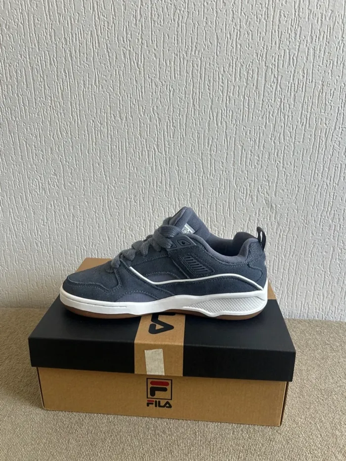 Baskets Fila corda Suède grise blanches 38.5 - photo numéro 2