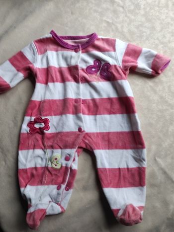 Joli pyjama à rayures