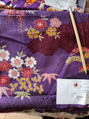 🏡 Coupon coton japonais – motif floral traditionnel violet