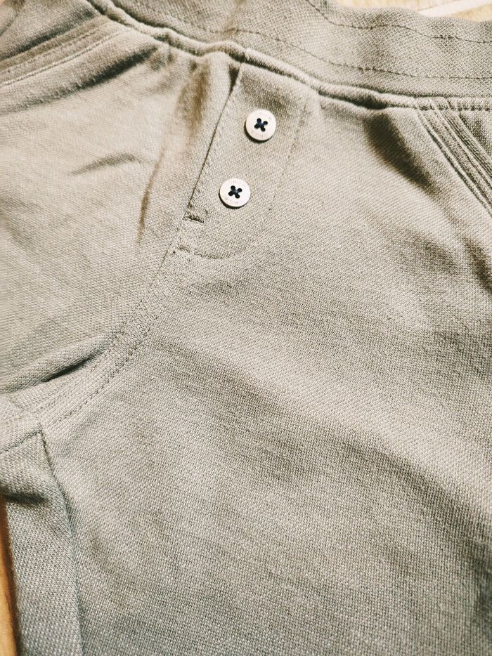 🦊Obaïbi- Ensemble Pantalon molletonné kaki et t-shirt avec motifs renard et hérisson - taille 6mois - photo numéro 6