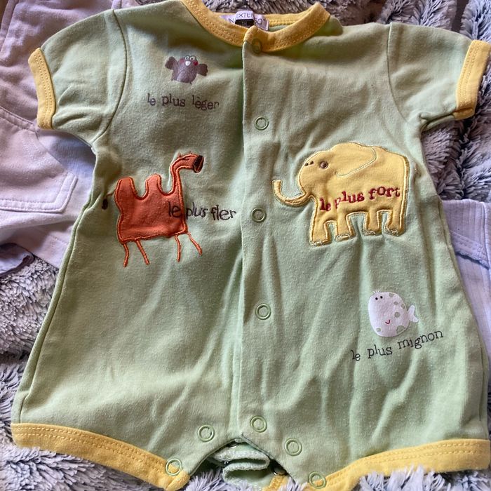 Lot de vêtements en 1 mois - photo numéro 3