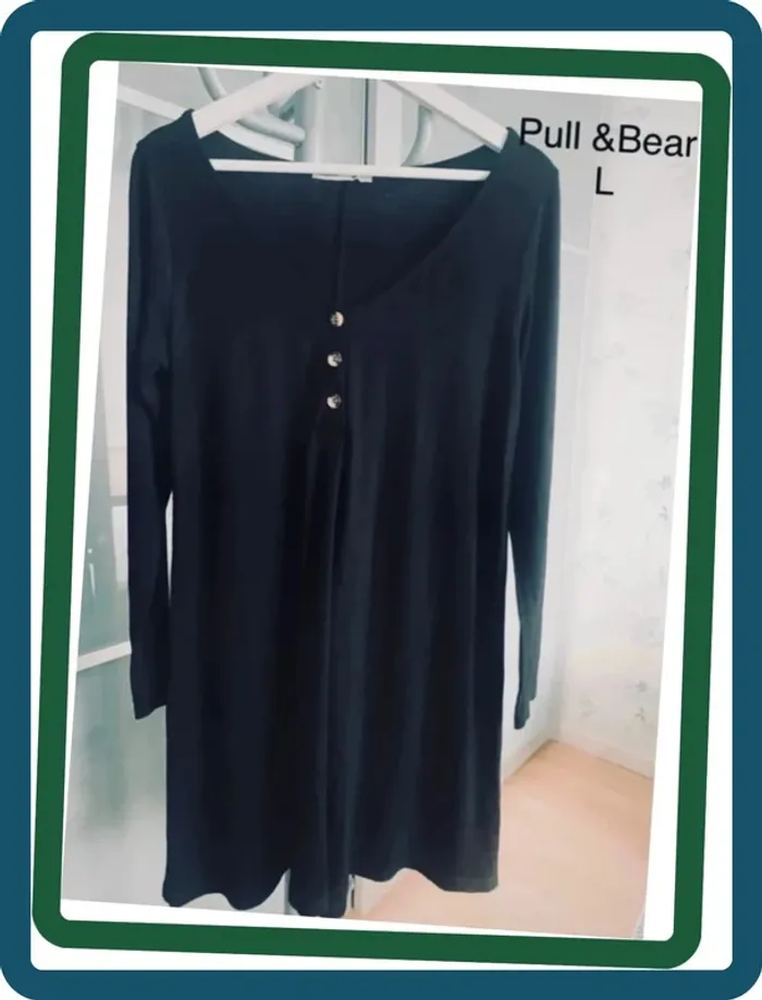 Robe noire avec décolleté plongeant TRÈS fluide Pull&Bear T/L