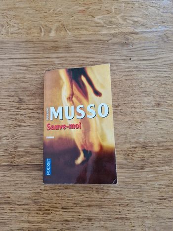 Livre de poche.  Sauve moi . GuillaumeMusso.