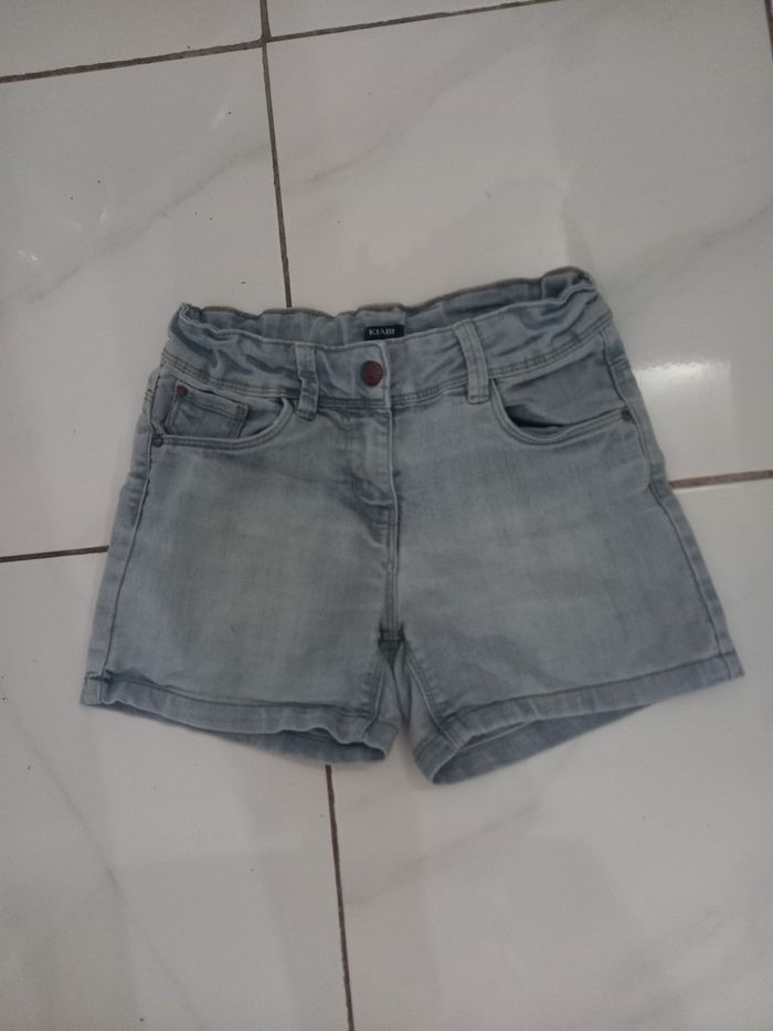 Short jean fille taille 10 ans marque kiabi tres bonne etat - photo numéro 2