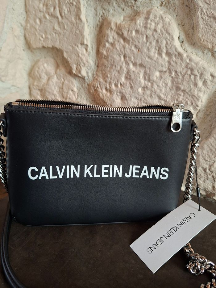 Sac Calvin klein neuf avec étiquettes 🏷 - photo numéro 2