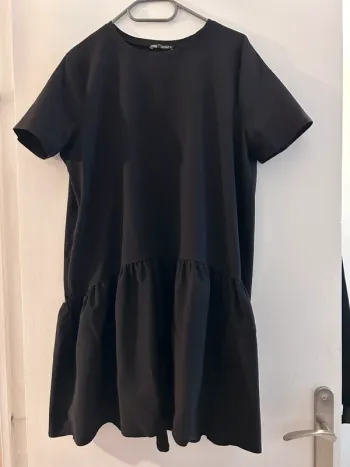 Robe noire manche courte
