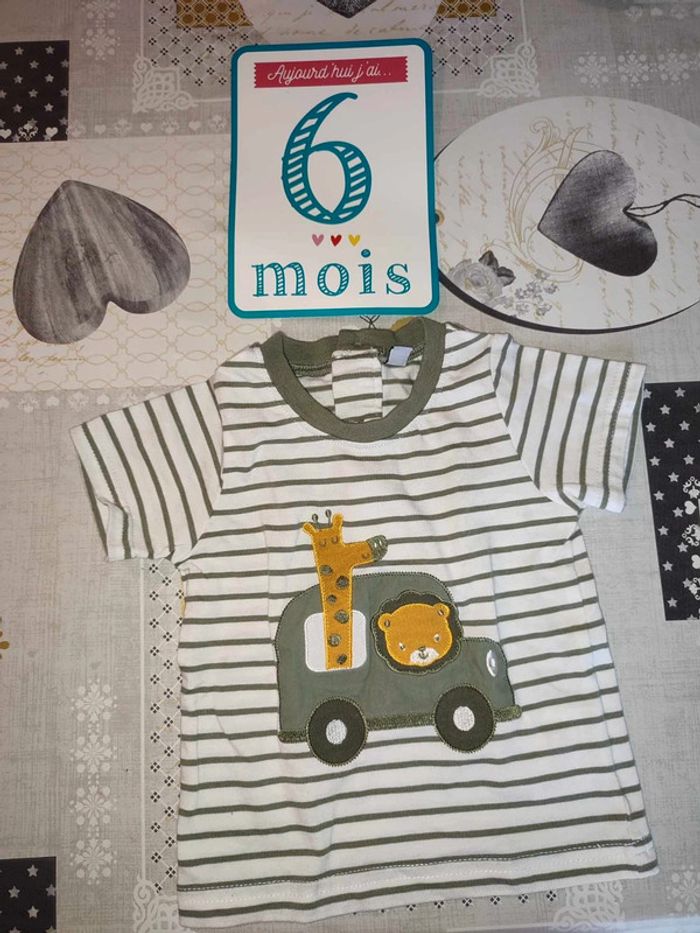 T shirt neuf - photo numéro 2