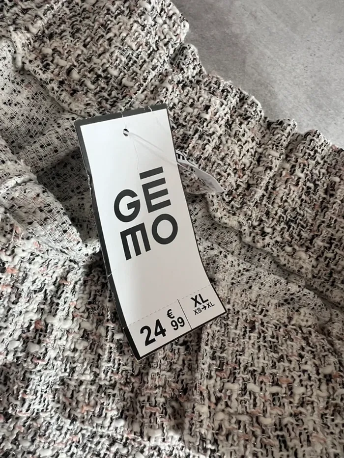 Short neuf Taille XL - photo numéro 3