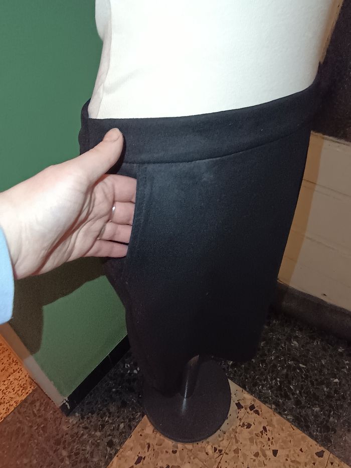 Jupe en daim noir - photo numéro 2