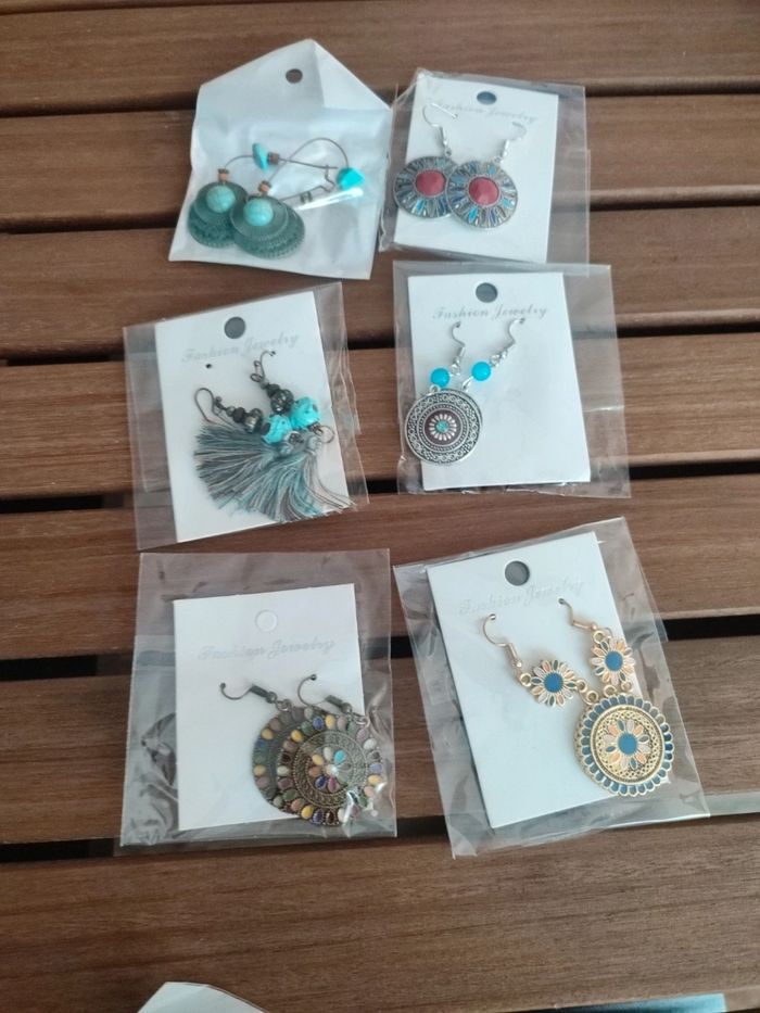 Lot 24 boucles d'oreilles fantaisie - photo numéro 2