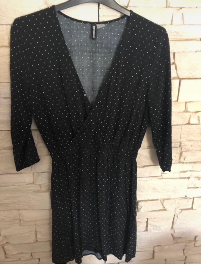 Robe noire à pois