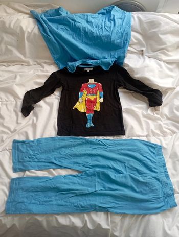 Pijamas super-héros 2 pièces bleu/ noir avec cape 6 ans eldys neuf 5€