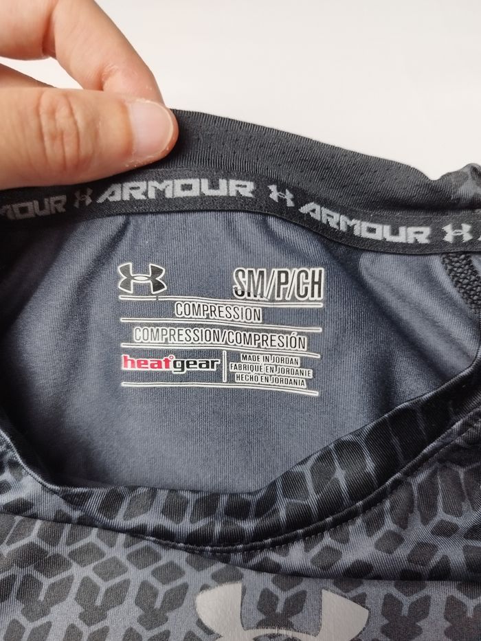 Tee shirt de compression under armour taille S/M - photo numéro 4