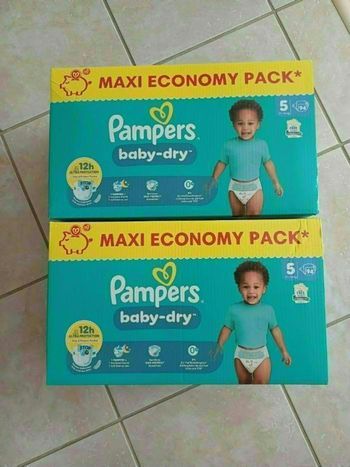 Deux cartons de couches pampers taille 5