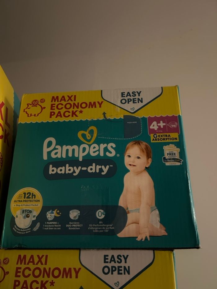 Couches Pampers taille 4+