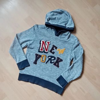 Beau sweat 10 ans 🍀 tape à l'œil 🍀 très bon état