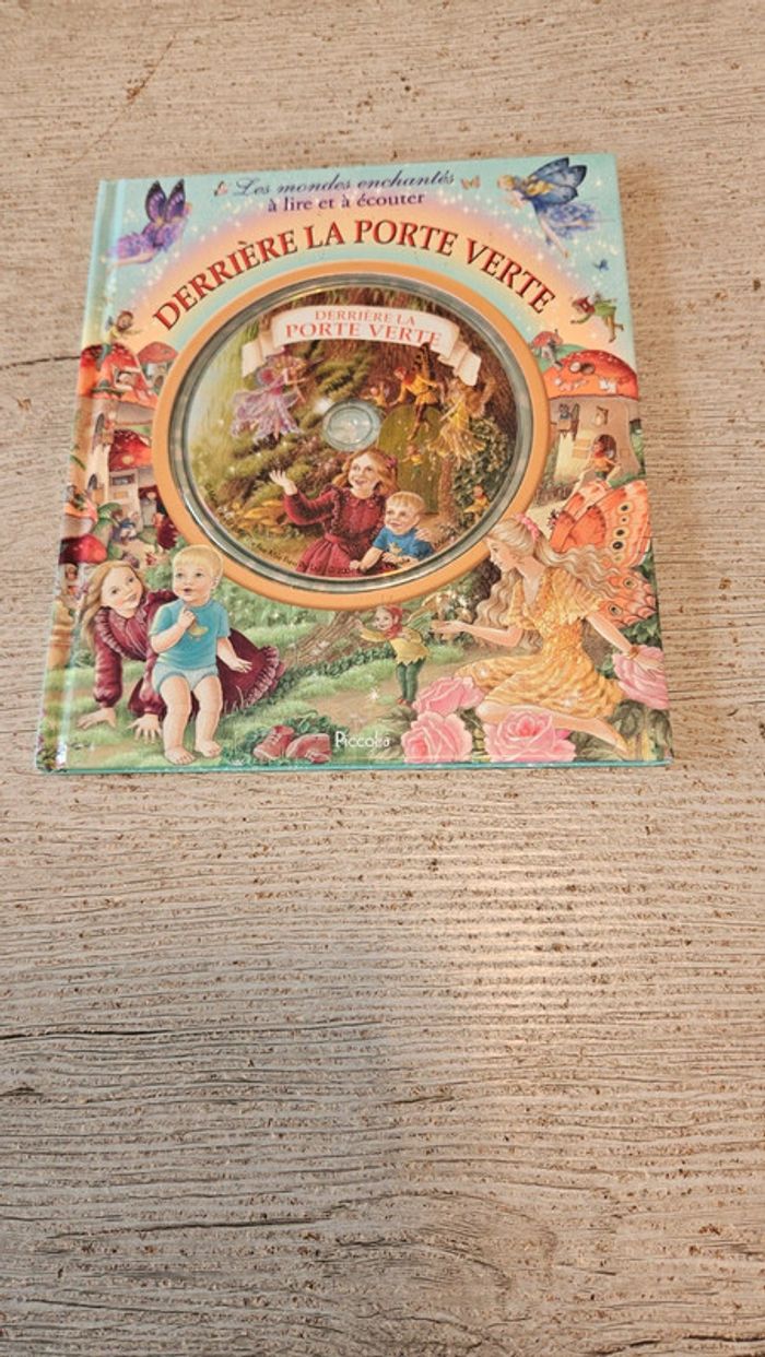 Livre classique + CD Derrière la porte verte, Piccolia, neuf