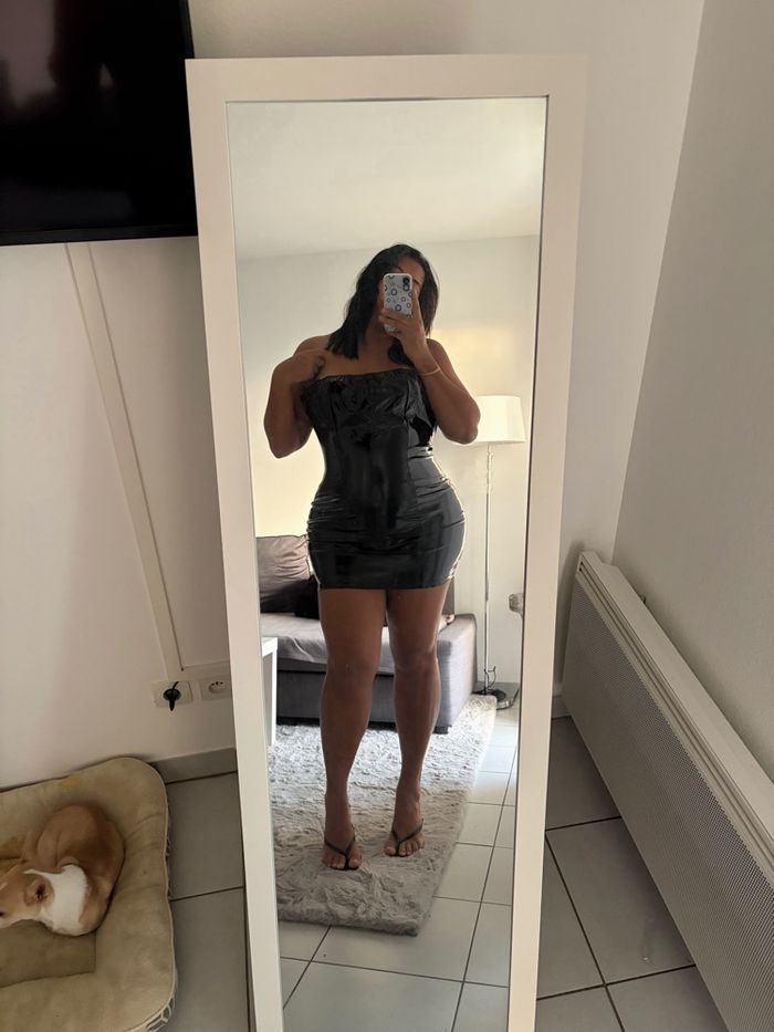 Robe style latex simili cuir brillante