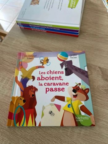 Les  chiens  aboient, la caravane passe