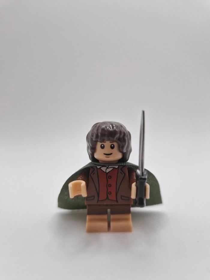 Figurine type lego Frodon le hobbit seigneur des anneaux / hobbit