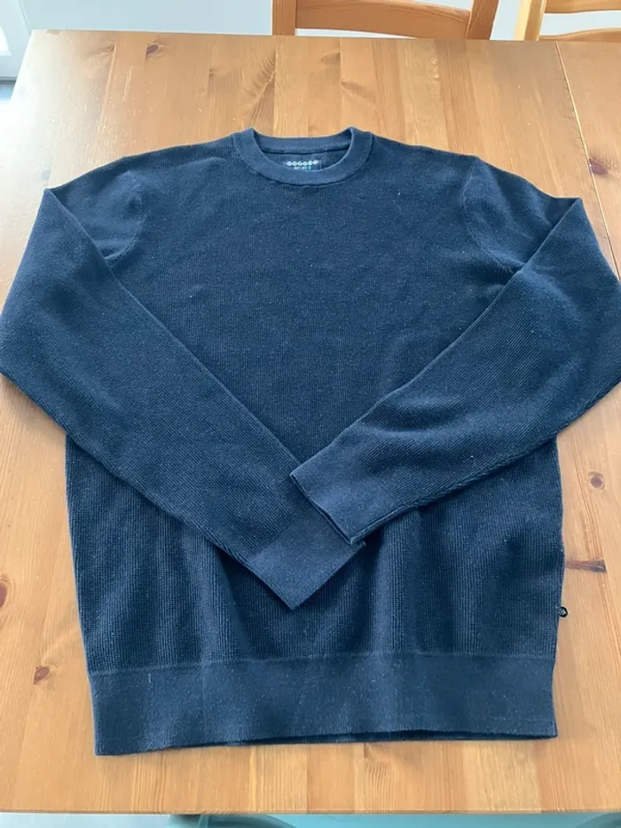 Pull bleu