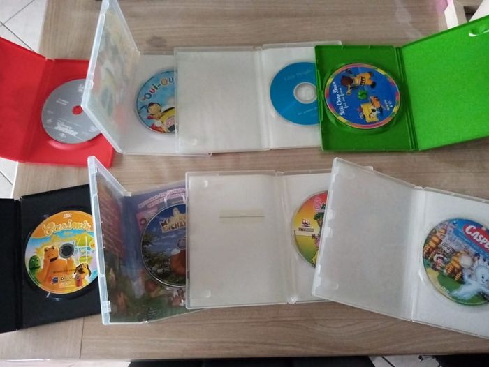 lot 8 dvd dessin animé casimir le manège enchanté oui oui petit ours brun ect - photo numéro 5