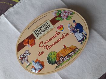 Boite en métal ovale