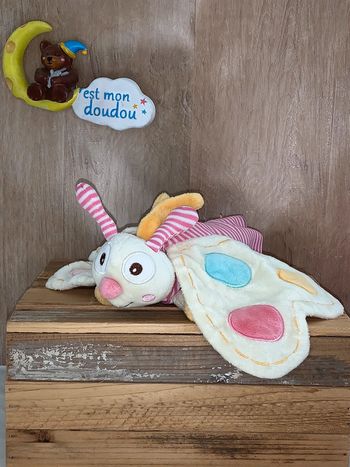 DDC407 doudou et compagnie chenille papillon 🦋