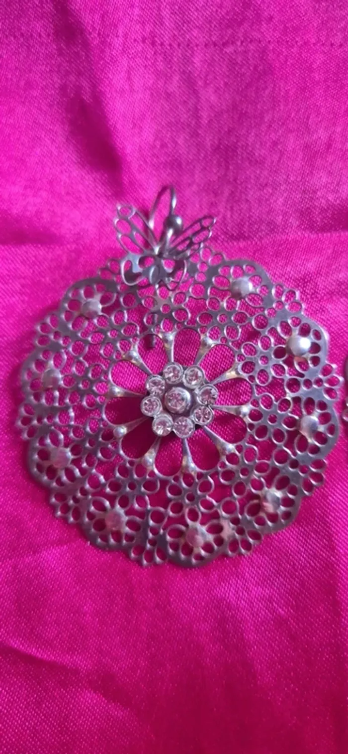 Boucles d'oreille Gas strass et effet dentelle argent très bon état - photo numéro 2
