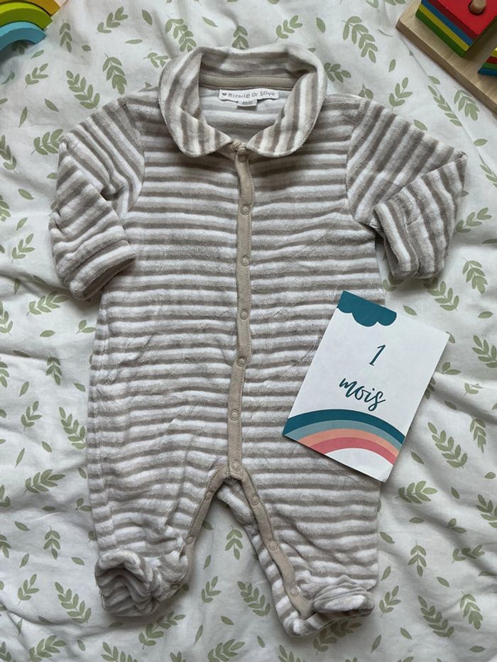 pyjama grenouillère en velours 1 mois rayé blanc et beige ouverture devant miracle of love - photo numéro 2