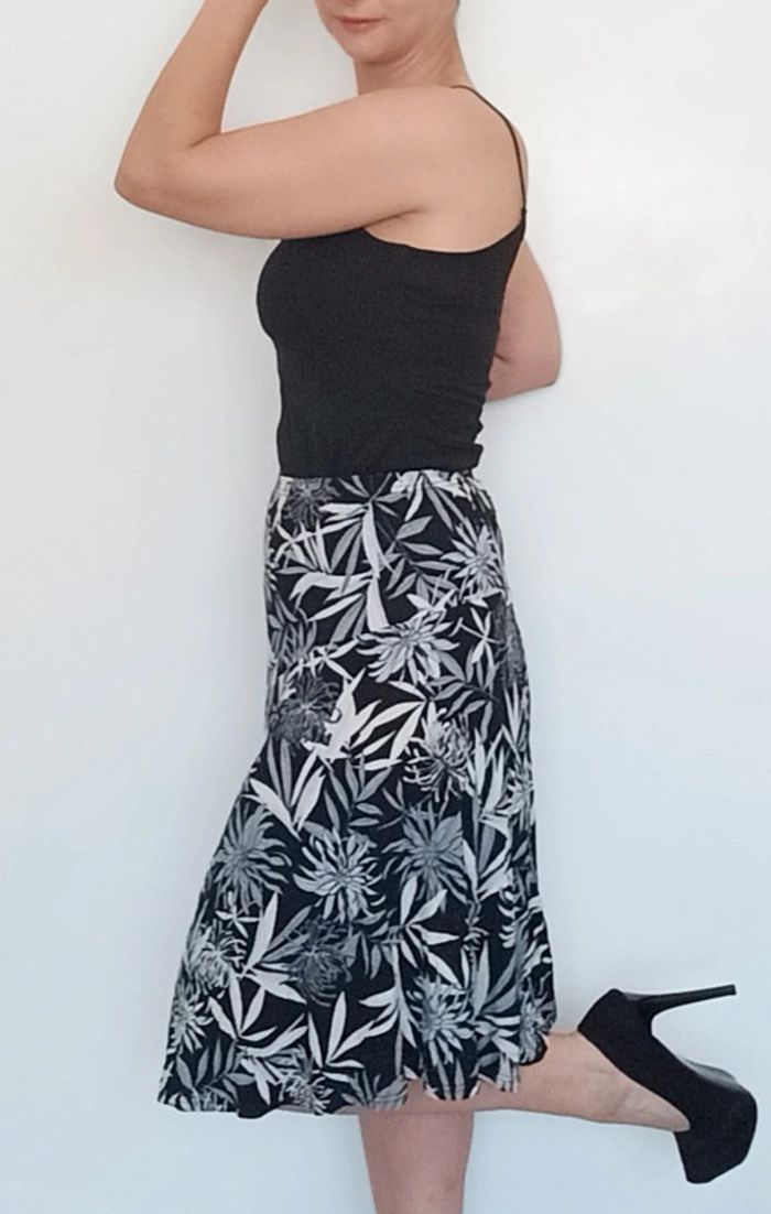 Jupe mi longue fluide taille 44/46 - photo numéro 5