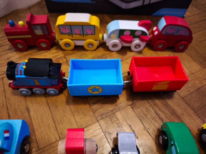 Lot Thomas le train + train Peppa Pig + voitures en bois - photo numéro 3