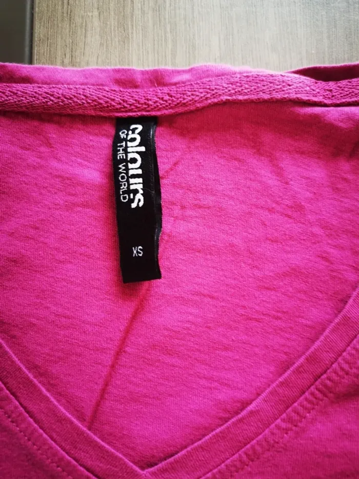 T-shirt col V rose Xs - photo numéro 2