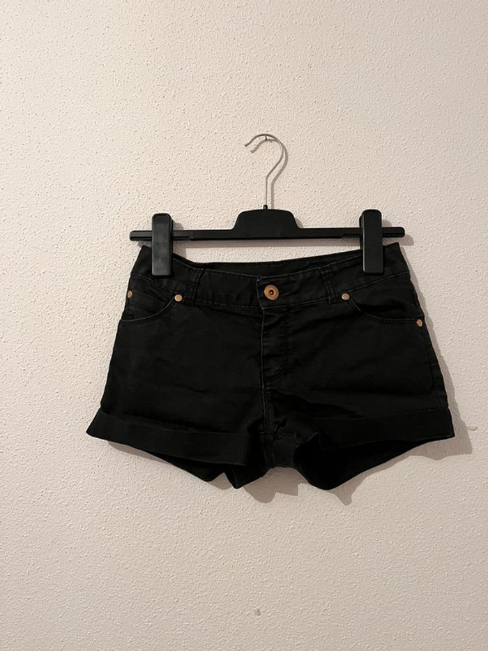Joli short noir taille 36