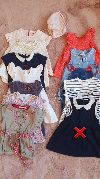 Robe bébé 3 mois ⚠️ Prix pour 1 robe 
2,50 € la robe 
25 € le lot de 12 robes + chapeau 

Sublimes robe pour bébé fille 
Très bon état 
Styles différents, été, col claudine, bretelles, petites manches, longue... 
Marques diverses : 3 pommes, petit bateau,