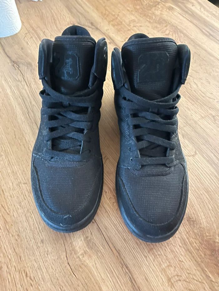 Basket Jordan montante homme taille 42,5 - photo numéro 3