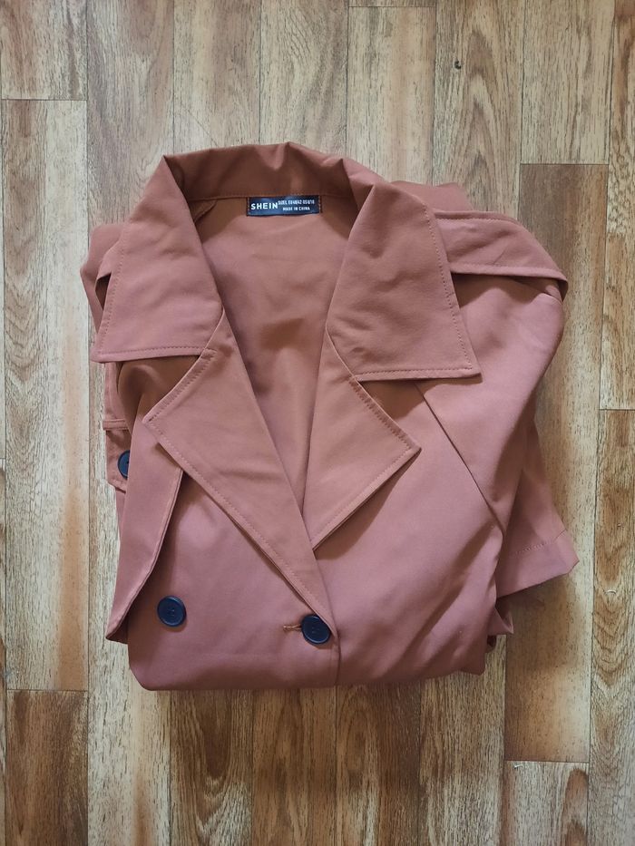 Trench coat long marron chic élégant ceinturé mi-saison automne intemporel classique tendance - photo numéro 3