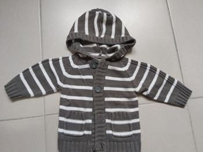 Gilet à capuche 6 mois