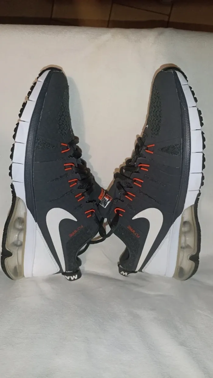 Baskets Nike air Flywire homme T 43