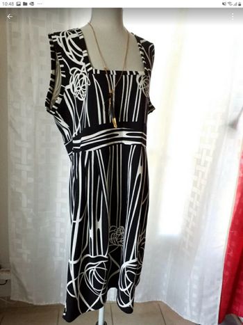 Robe maman elasthane  bicolores taille 4  très bon état