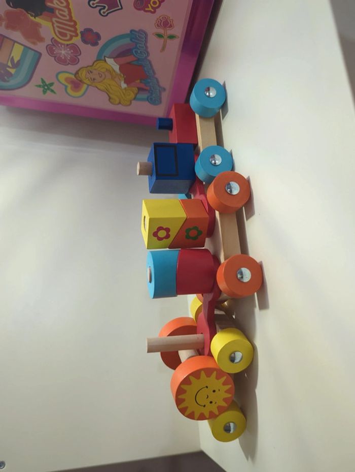 Petit train en bois - photo numéro 3