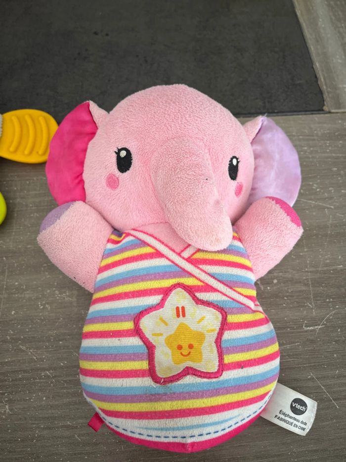 lot de peluches et jouet bébé - photo numéro 2